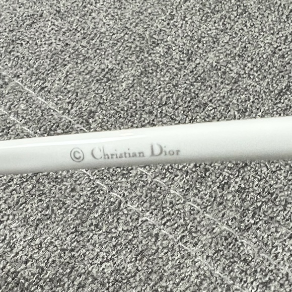 🎬CHRISTIAN DIOR OFFSET SHADES🎬 - Picture 4 of 11